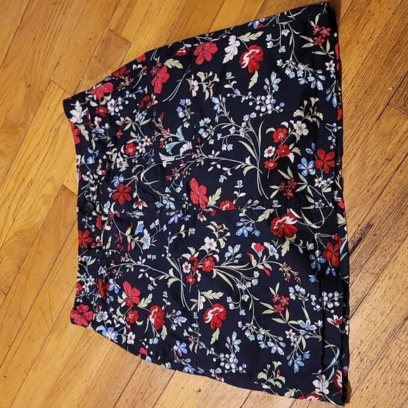 croft & barrow Dresses & Skirts - Corft & Barrow floral skirt skort sz 8